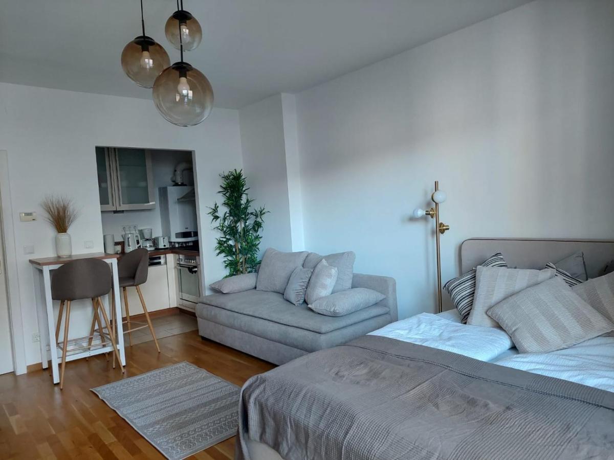 Balcony Apartment, 5 Min Walk To First District Wien Exteriör bild